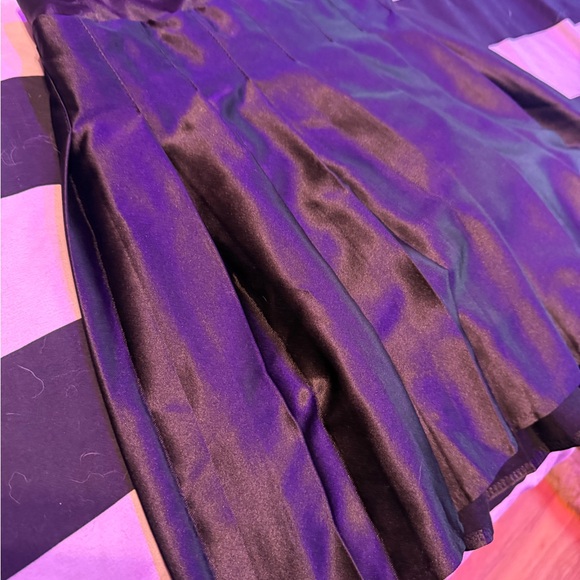 Elegant Black Pleated Skirt with shorts underneath - Picture 6 of 13